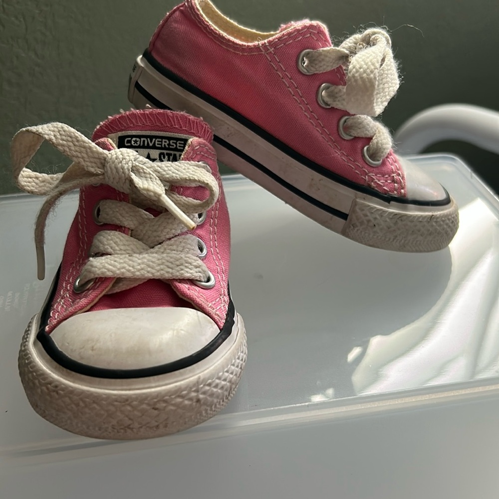 Converse Chuck Taylor all Star low top lace up pink shoes sneakers toddler sz 4